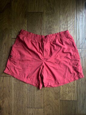 Columbia Shorts in Coral | Size Medium | 6" Inseam